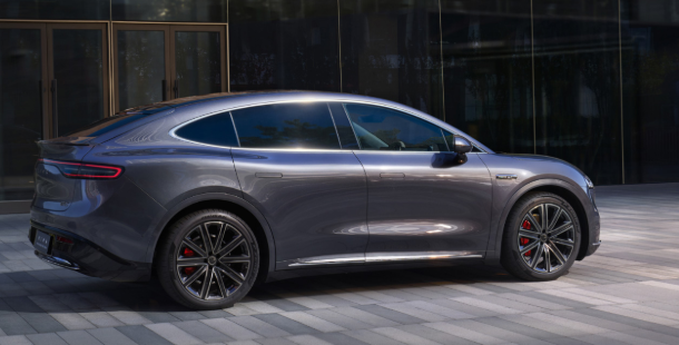 纯视觉与激光雷达路线之争：智界R7比拼Model Y，智驾辅助好用才敢用