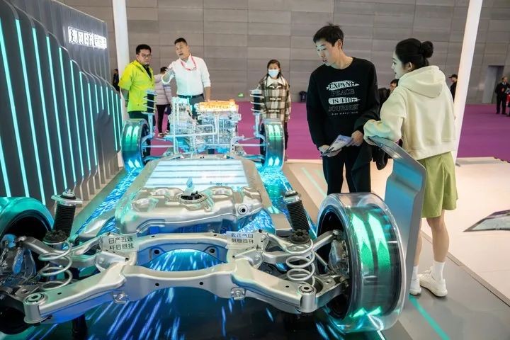 10多家车企纷纷响应，“卷账期”该如何落地？