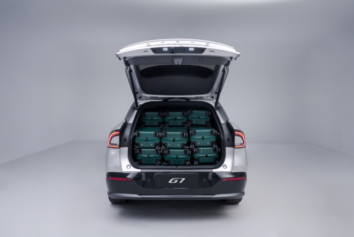 全球首款L3级算力AI汽车！小鹏G7正式亮相，预售价23.58万