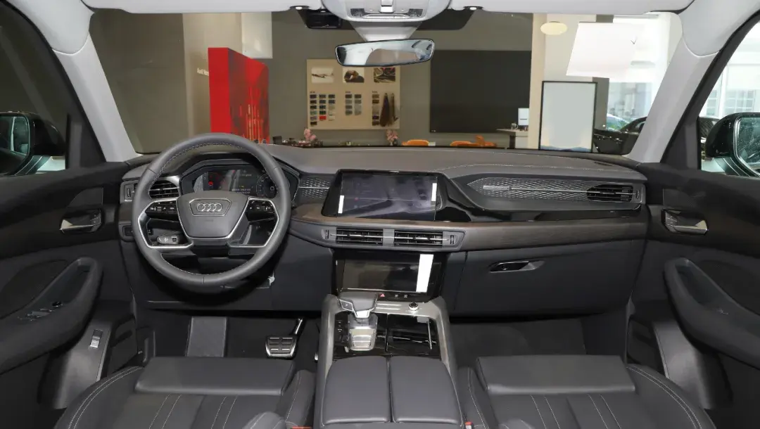 全新奥迪Q6终于来了！30万元出头的中大型SUV，宝马X5不好卖了