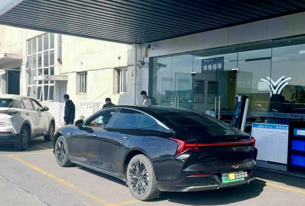 员工还能找CEO讨薪，可哪吒车主该找谁说理？