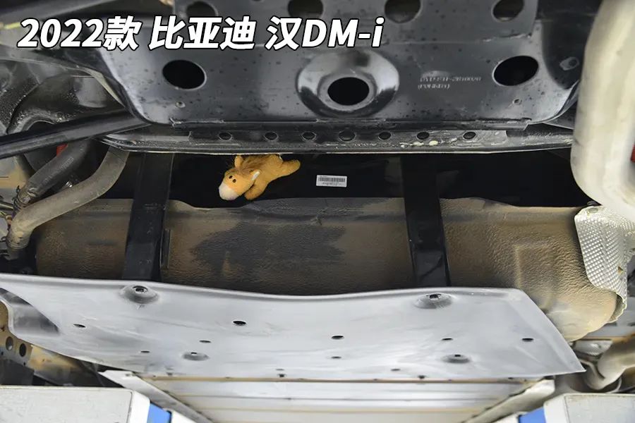 比亚迪汉DM-i拆车：谁说是“筷子”，人家是正经八百的五连杆！