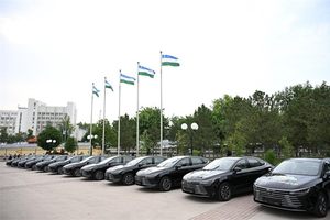 世界杯首次出线，乌兹总统豪赠42台比亚迪汽车！