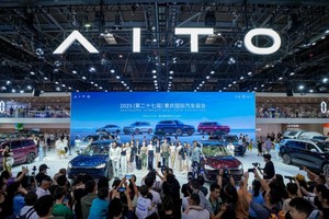 重新定义新豪华标准 问界M9成2025重庆国际车展“人气王”