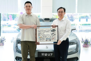 王传福亲临现场，科技圈大咖热捧，仰望U7开启首批交付