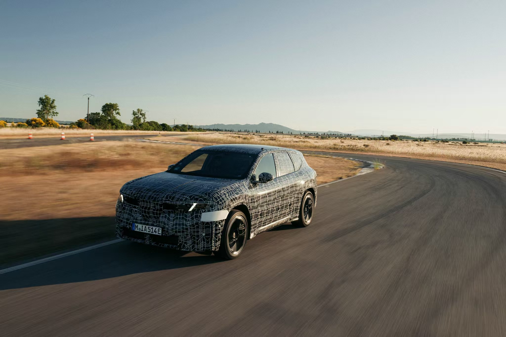 重新定义“好开”！首款宝马新世代BMW iX3将改写纯电“驾驶乐趣”