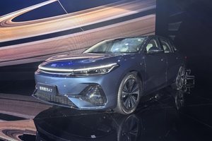 吉利银河A7 EM-i实车发布！满油满电续航里程1500+km