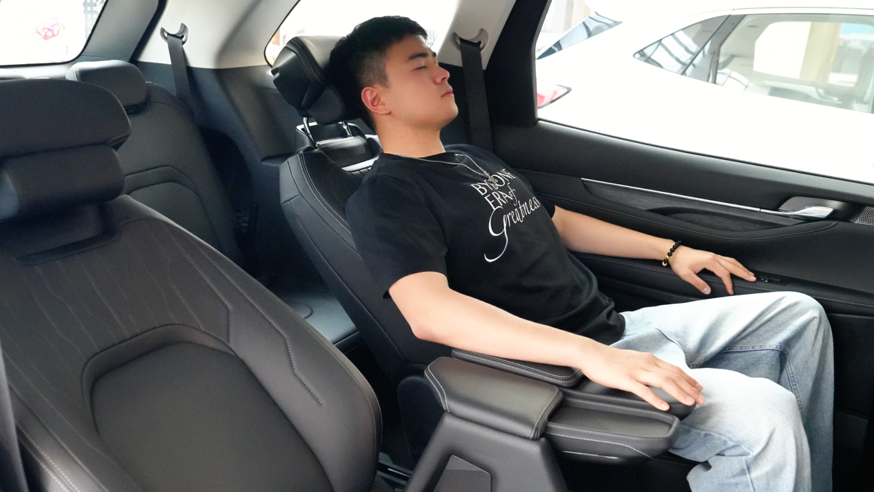 把混动大七座SUV价格打下来，20万的福特锐界L划算吗？探店有答案