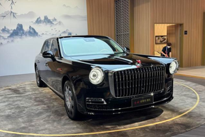 配4.0T V8动力/标准版红旗国礼亮相香港车博会