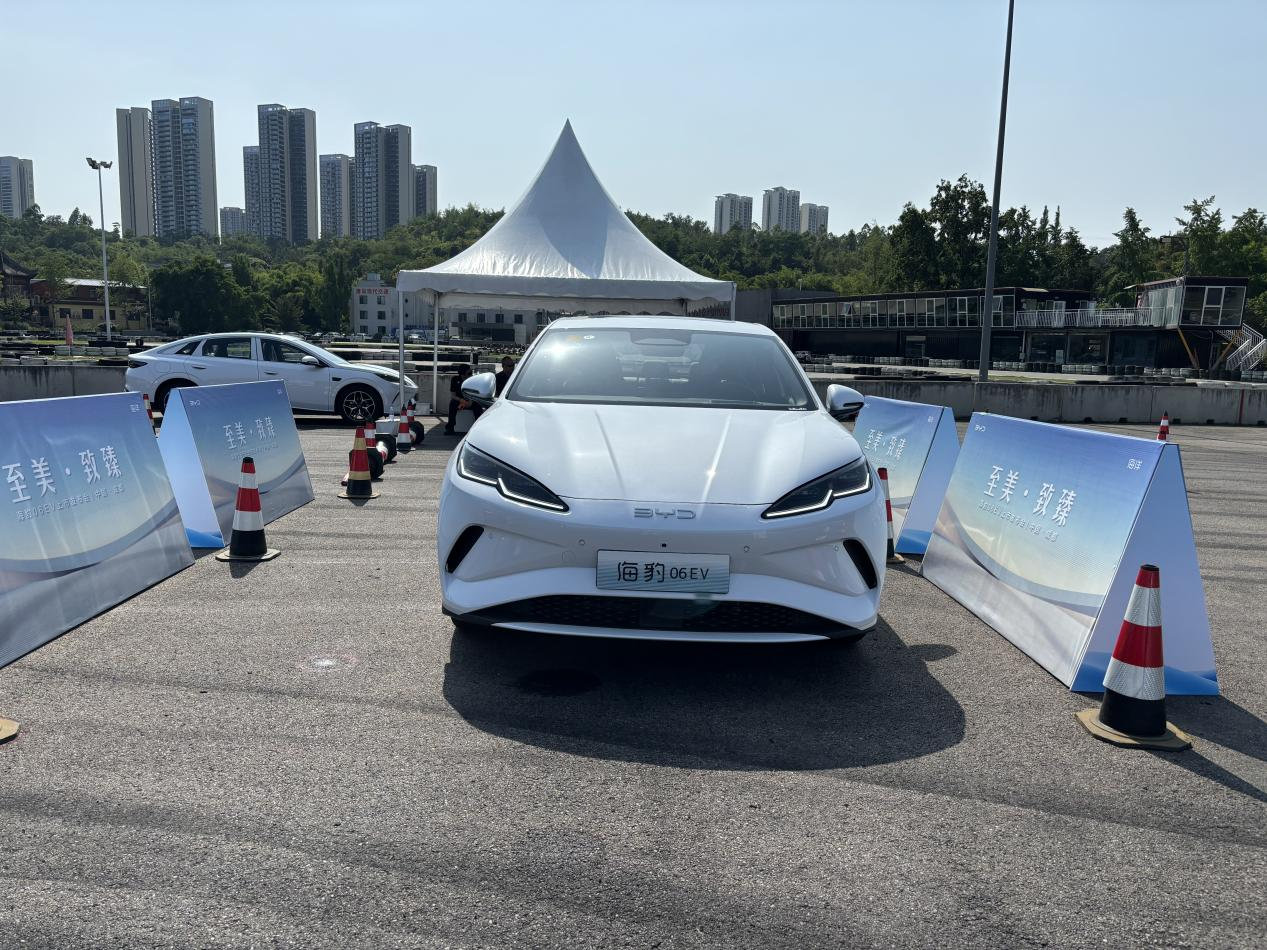 停车比老司机还稳！试驾海豹06EV：12万真能买到这些？