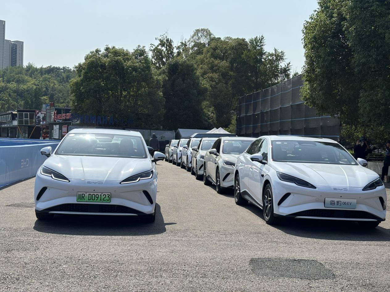停车比老司机还稳！试驾海豹06EV：12万真能买到这些？