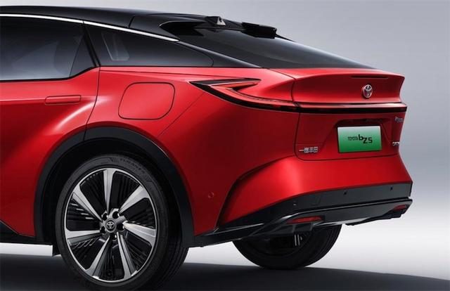 同样13万买丰田纯电SUV，bZ5比铂智3X强在哪？
