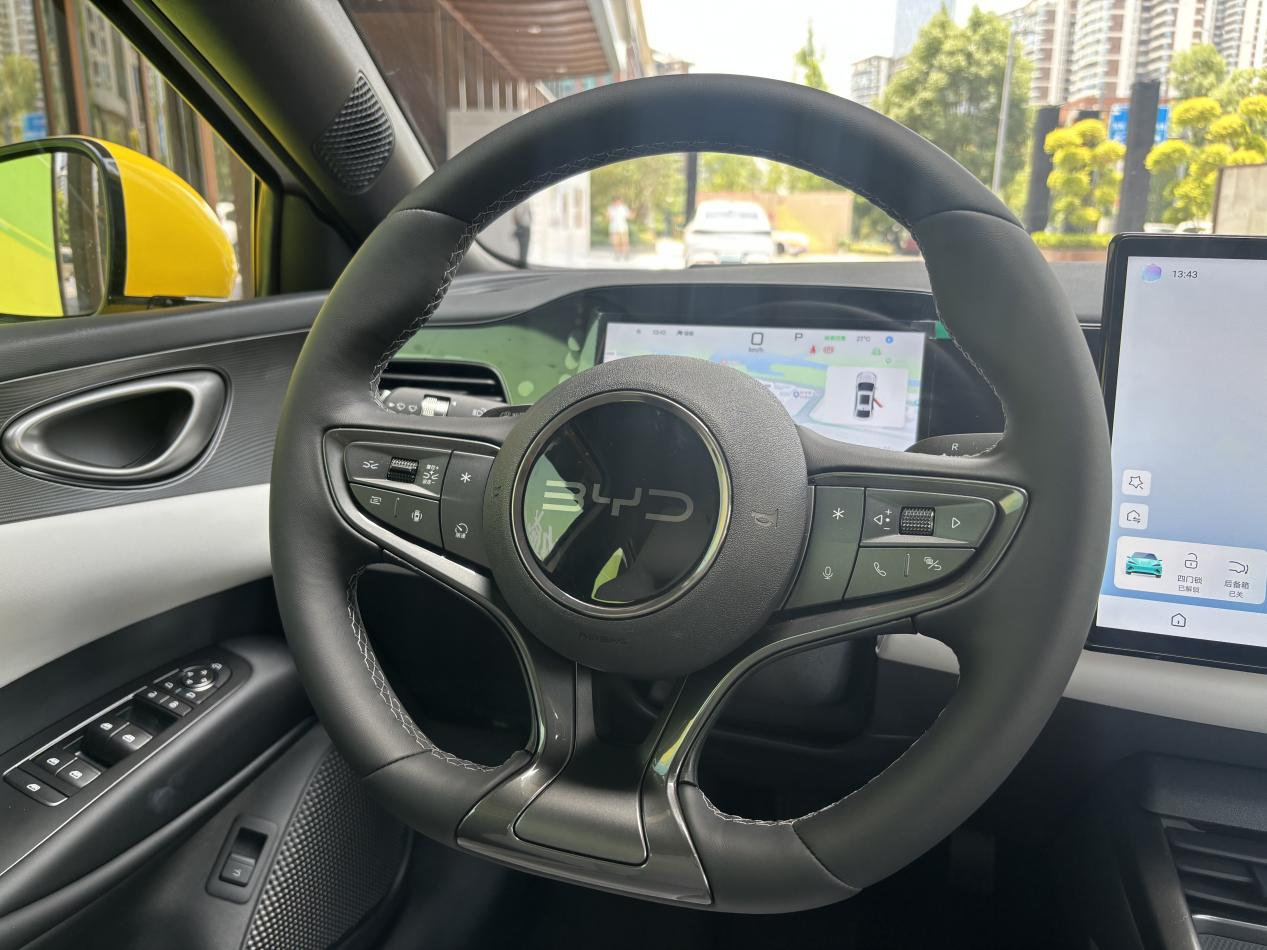 停车比老司机还稳！试驾海豹06EV：12万真能买到这些？