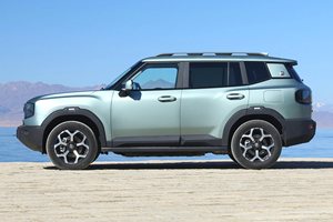 三电机真四驱+220km续航，油耗5.89升，20万以内方盒子TA最香？