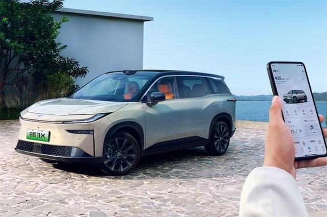 同样13万买丰田纯电SUV，bZ5比铂智3X强在哪？