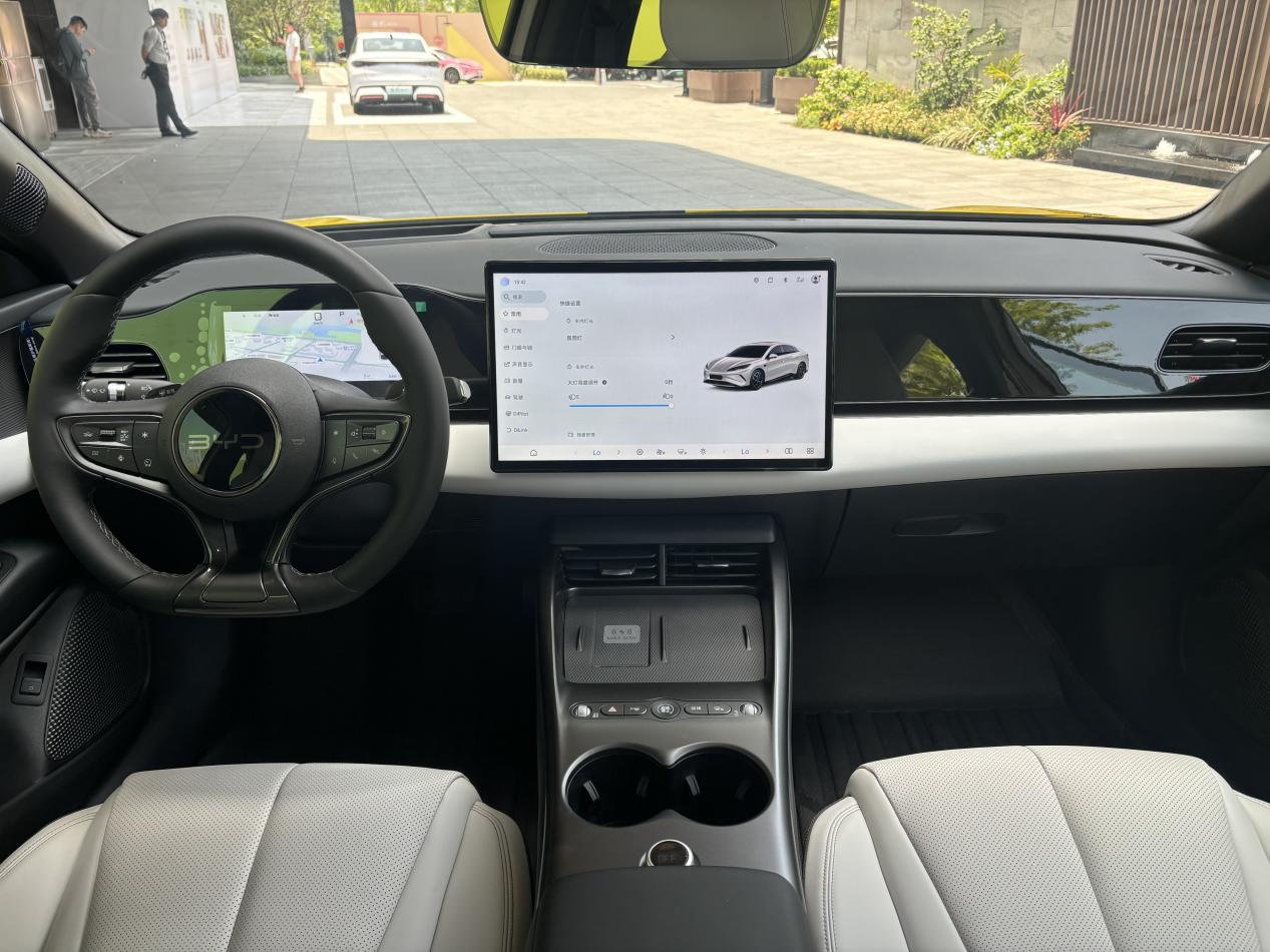 停车比老司机还稳！试驾海豹06EV：12万真能买到这些？