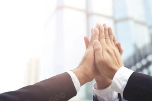 丰田汽车把华为小米都卷在一起了