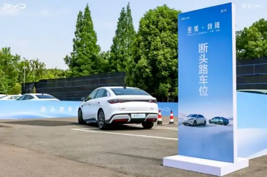 家用轿跑新选择，比亚迪海豹 06EV 首试，操控灵动，智能随行