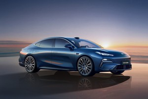 踩着比亚迪过河，银河星耀 8 首月销量破万，因为便宜4万元？