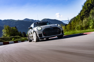 MINI JCW 携Deus联名黑白涂装征战纽博格林24小时耐力赛