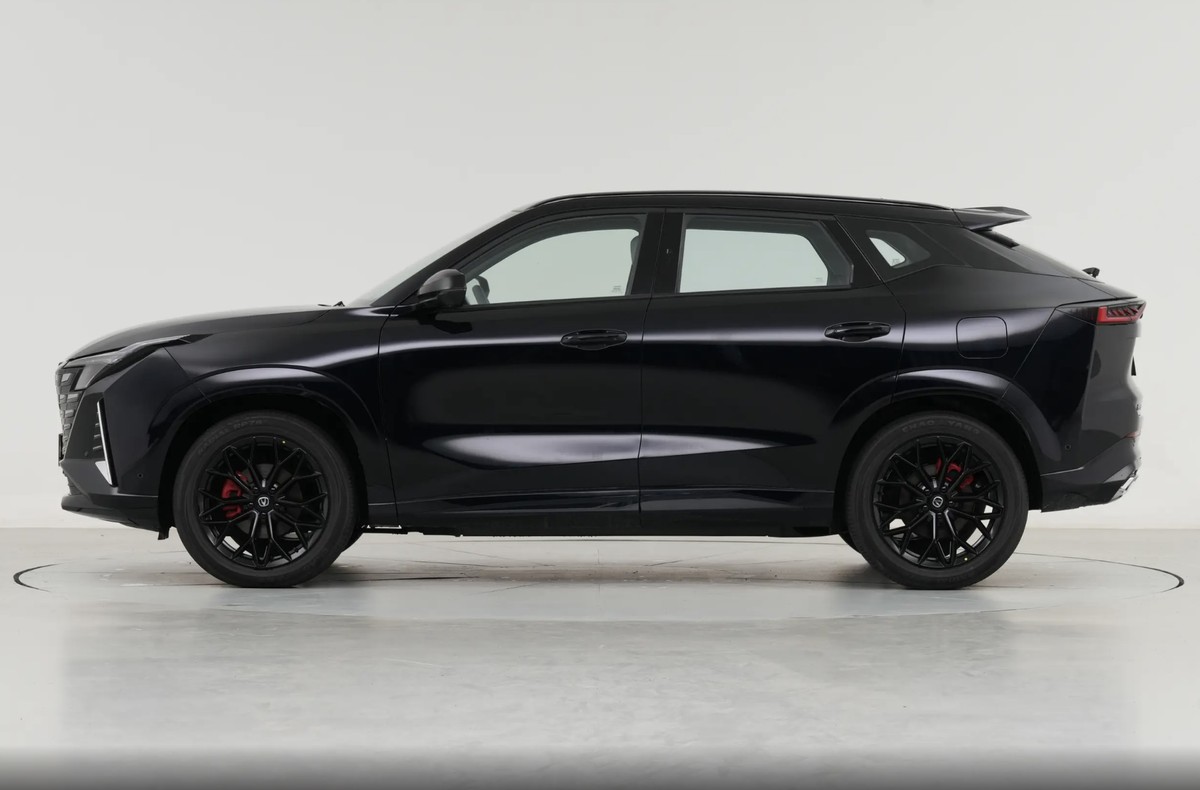 10万出头预算，UNI-Z PHEV vs 宋Pro，谁能满足年轻家庭的既要又要？
