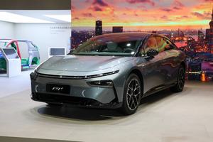 一台主打大空间的轿车，小鹏P7+能装下33个行李箱，是真的！