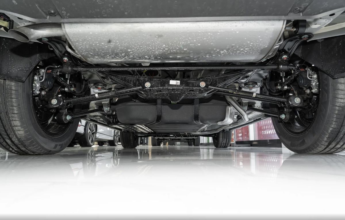 10万出头预算，UNI-Z PHEV vs 宋Pro，谁能满足年轻家庭的既要又要？