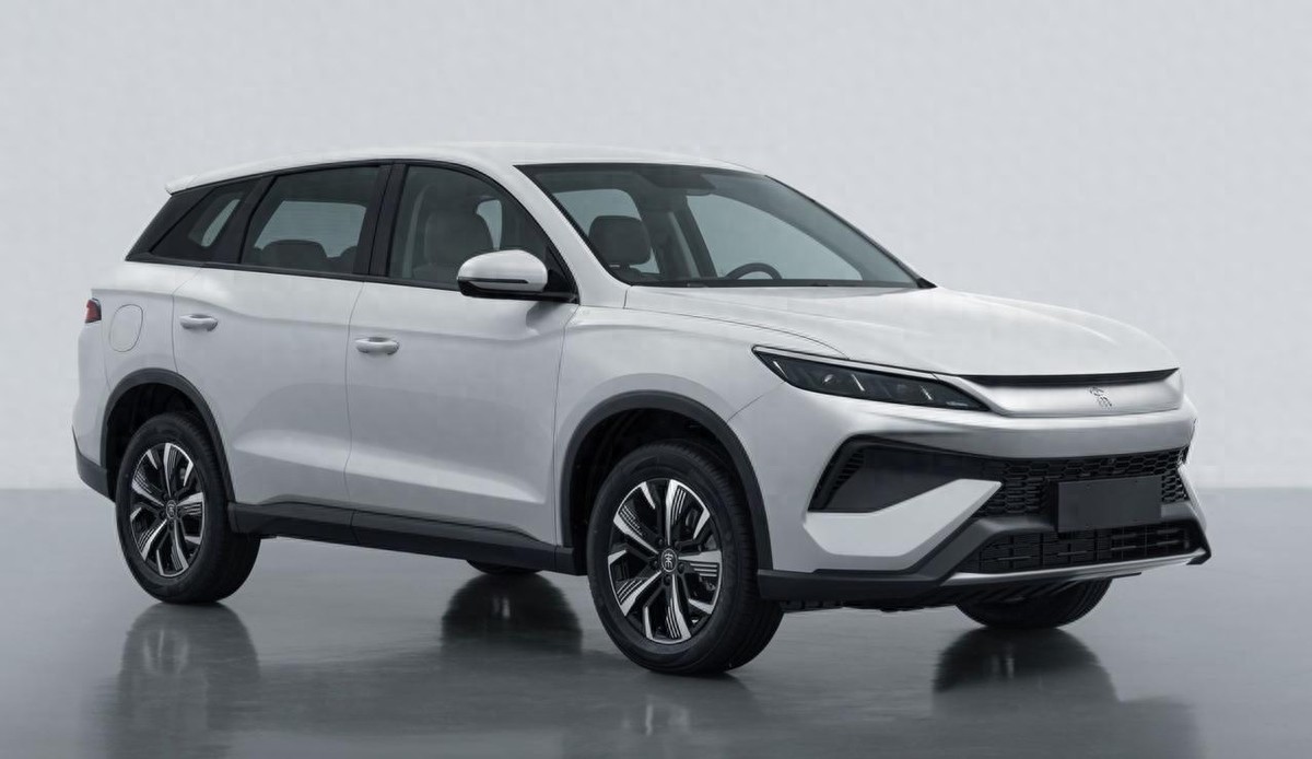 10万出头预算，UNI-Z PHEV vs 宋Pro，谁能满足年轻家庭的既要又要？
