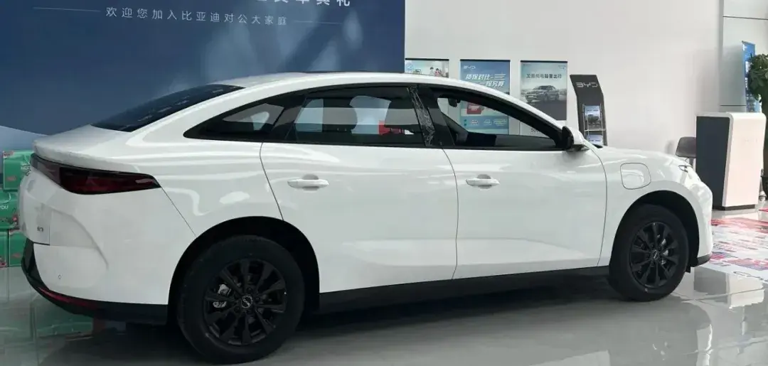 比亚迪的全新中级车终于来了！9.88万元起，深蓝L07不好卖了
