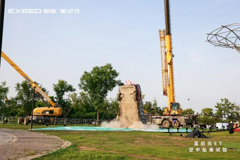 开挂了！星纪元ET推25.28万元露营版，可拖挂房车探索户外生活新边界