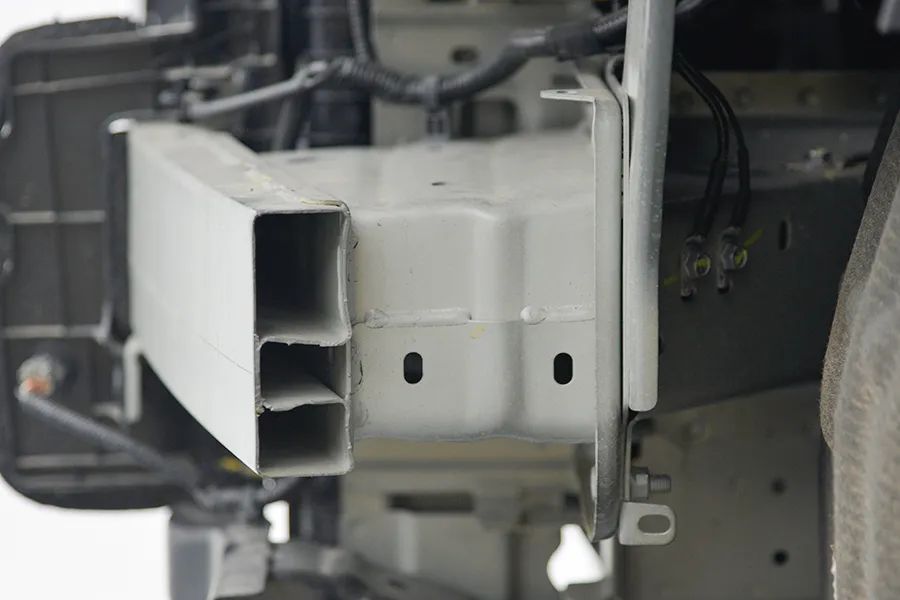 深蓝G318拆车：敢撞它？“金箍棒”能放过谁？