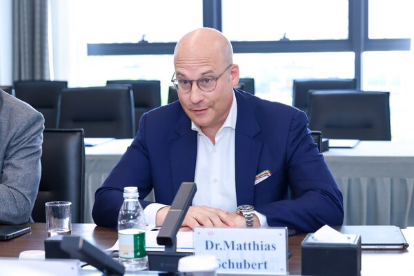 TÜV莱茵全球交通服务执行副总裁Matthias Schubert博士