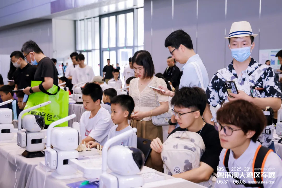 潮涌湾区，齐竞渡，共扬帆：2025粤港澳大湾区车展盛大启幕