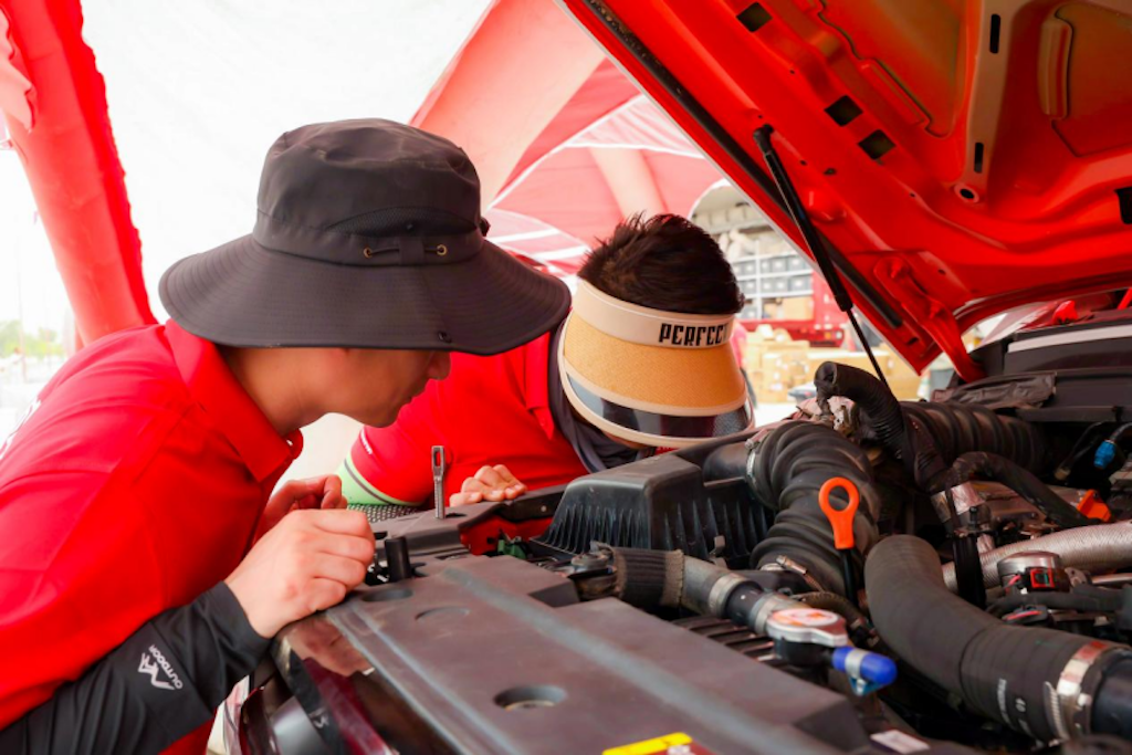 沙漠亮剑 实力加冕 长城汽车环塔车队斩获2025环塔拉力赛多项冠军