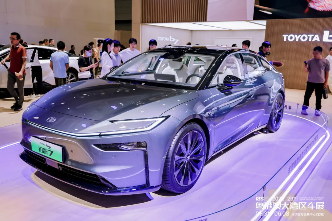 潮涌湾区，齐竞渡，共扬帆：2025粤港澳大湾区车展盛大启幕