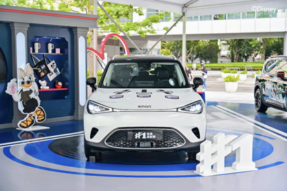 smart“灵动出奇 城市漫游”主题巡游首站落地成都