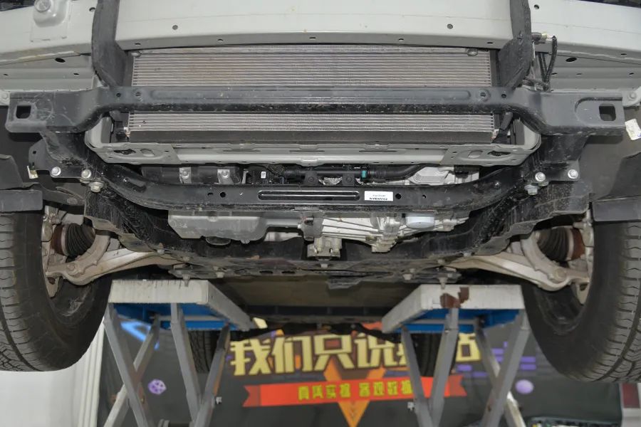 深蓝G318拆车：别看是非承载车身，这底盘也够“野”的！