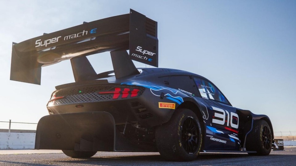 顶峰相见 Super Mustang Mach-E 重返派克峰云端