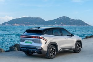 9.98万起，吉利银河L7 EM-i成万千家庭的安心之选