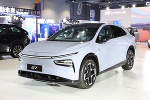 小鹏G7，3颗图灵芯⽚，2200TOPS算力，台积电代工5nm工艺
