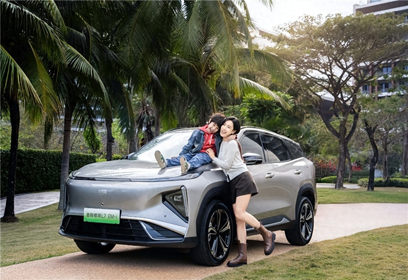 吉利银河L7 EM-i凭实力圈粉，9.98万起成家用SUV优选