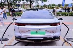 超级e平台技术深度解析：揭秘汉L唐L“兆瓦闪充”黑科技