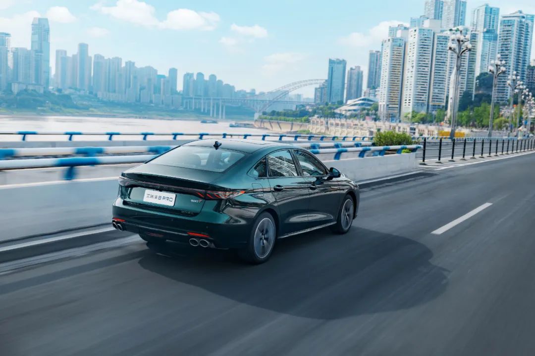 能下赛道的性能家轿 艾瑞泽8 PRO 2.0T限时12.29万起