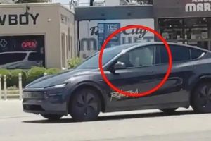 特斯拉Robotaxi现身奥斯汀街头，基于Model Y，没有方向盘