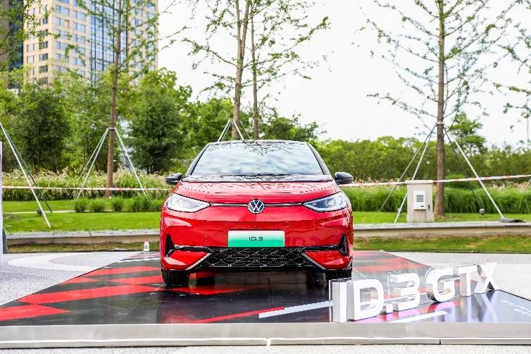2025上汽大众ID. RUN畅跑上海苏河畔，够出众才精彩