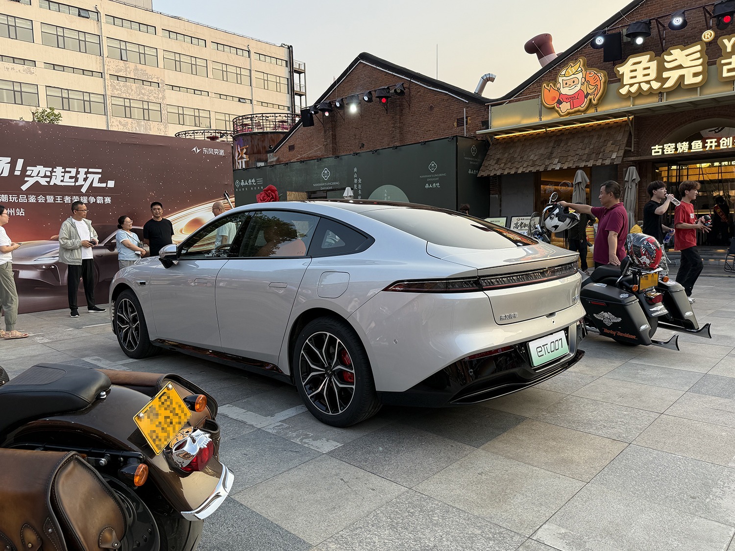美学与驾控的双重进化！年轻人最爱的2025款东风奕派eπ007，它来了