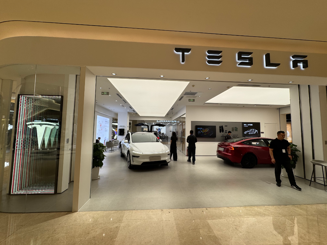 长测试驾特斯拉Model Y焕新版，续航719km，智驾出色动力迅猛