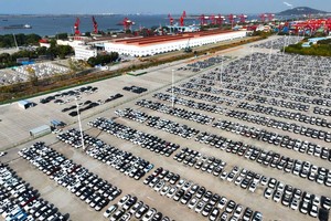 中国汽车巨头诞生！一个月出口汽车超10万台，比亚迪不是对手！