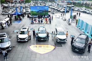 吉利第四代博越L：冰城首秀燃动山河，大型交付开启出行新章