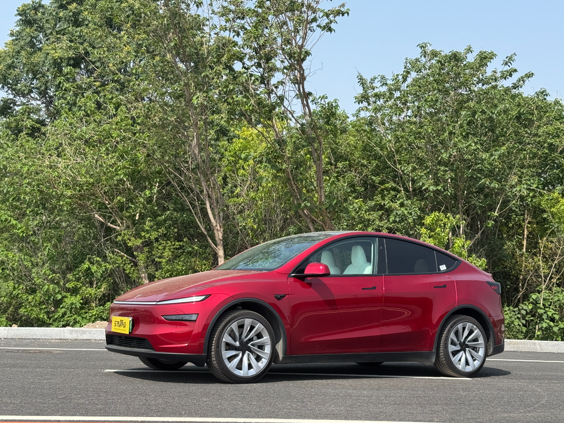 长测试驾特斯拉Model Y焕新版，续航719km，智驾出色动力迅猛